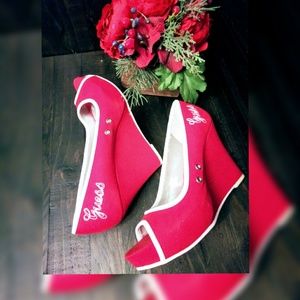 GUESS OPEN TOE WEDGE SHOE